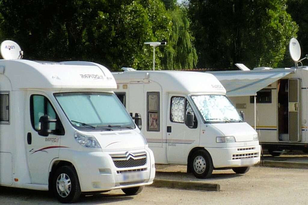 Aire camping-car à Amélie-les-Bains - Camping Amélia**